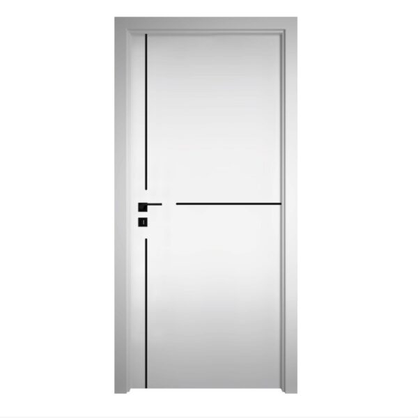 Sobna vrata, RAL TON BIJELO LAKIRANO, sa HV crnim ukrasnim metalnim letvicama.